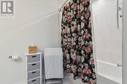 220 - 1 Redfern Avenue, Hamilton (Mountview), ON - Indoor Photo Showing Bathroom