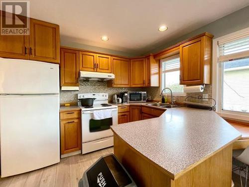 6963 Surrey Street, Powell River, BC - Indoor Photo Showing Kitchen With Double Sink