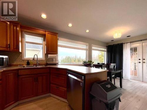 6963 Surrey Street, Powell River, BC - Indoor Photo Showing Kitchen With Double Sink