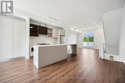 3053 Trailside Drive, Oakville, ON - Indoor Photo Showing Kitchen