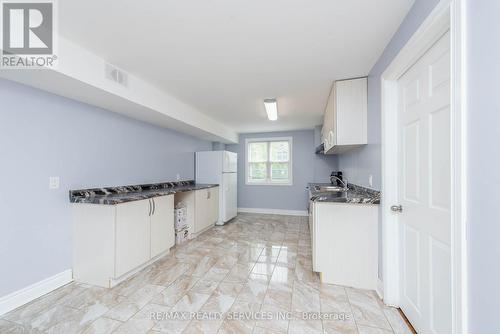 23 Lizzie Court, Caledon, ON - Indoor Photo Showing Kitchen