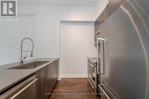 202 - 4011 Brickstone Mews, Mississauga, ON - Indoor Photo Showing Kitchen