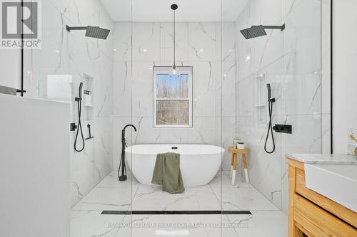 1640 Joe Oliver Road, Hamilton Township, ON - Indoor Photo Showing Bathroom