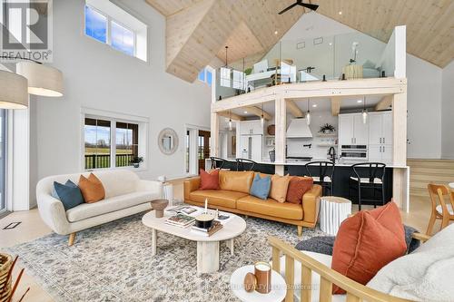 1640 Joe Oliver Road, Hamilton Township, ON - Indoor Photo Showing Living Room