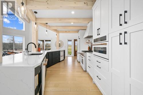 1640 Joe Oliver Road, Hamilton Township, ON - Indoor Photo Showing Kitchen With Upgraded Kitchen