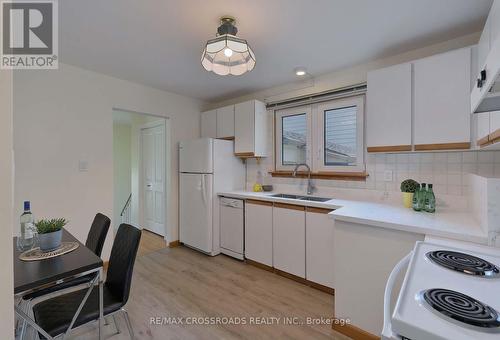 25 Gorsey Square, Toronto, ON - Indoor Photo Showing Kitchen