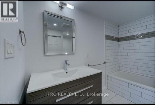 38 Abigail Avenue, Brantford, ON - Indoor Photo Showing Bathroom