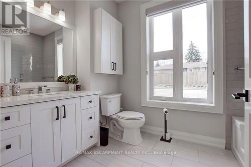 102 - 257 Millen Road, Hamilton (Stoney Creek), ON - Indoor Photo Showing Bathroom