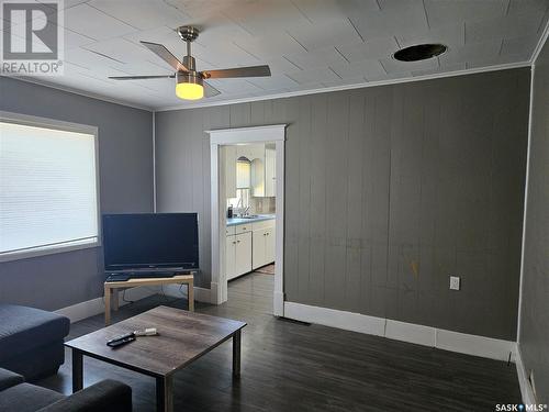 4575 Price Avenue, Gull Lake, SK - Indoor Photo Showing Living Room