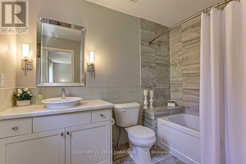 142 Old Field Lane, Central Elgin (Port Stanley), ON - Indoor Photo Showing Bathroom