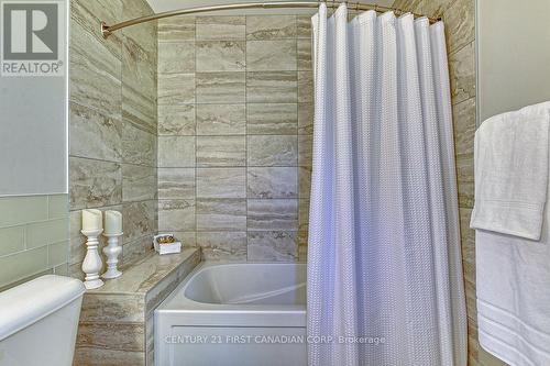 142 Old Field Lane, Central Elgin (Port Stanley), ON - Indoor Photo Showing Bathroom