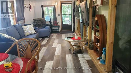 425 - 76735 Wildwood Line, Bluewater (Bayfield), ON - Indoor Photo Showing Living Room