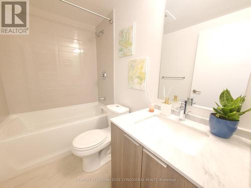 5905 - 11 Wellesley Street W, Toronto C01, ON - Indoor Photo Showing Bathroom