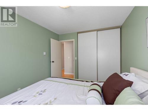 1035 Bernard Avenue Unit# 108, Kelowna, BC - Indoor Photo Showing Bedroom