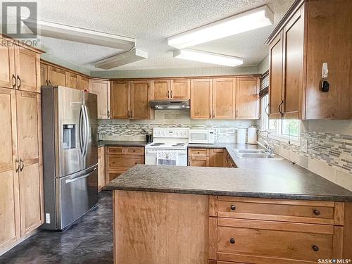 508 Cochin Avenue, Meadow Lake, SK - Indoor Photo Showing Kitchen With Double Sink