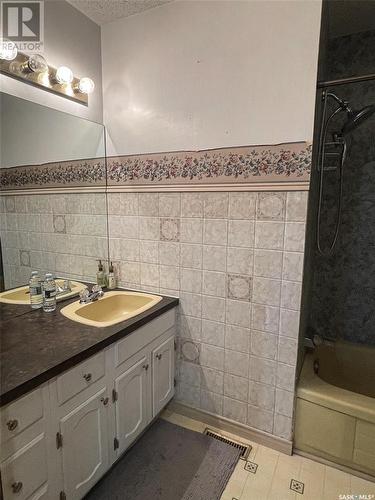 508 Cochin Avenue, Meadow Lake, SK - Indoor Photo Showing Bathroom