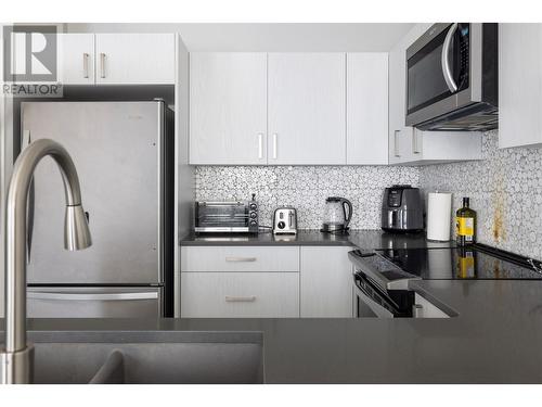 933 Mt. Robson Place Unit# 12, Vernon, BC - Indoor Photo Showing Kitchen With Upgraded Kitchen