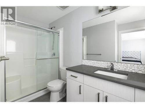 933 Mt. Robson Place Unit# 12, Vernon, BC - Indoor Photo Showing Bathroom