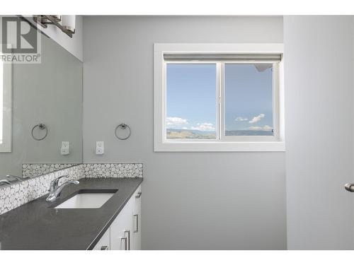 933 Mt. Robson Place Unit# 12, Vernon, BC - Indoor Photo Showing Bathroom