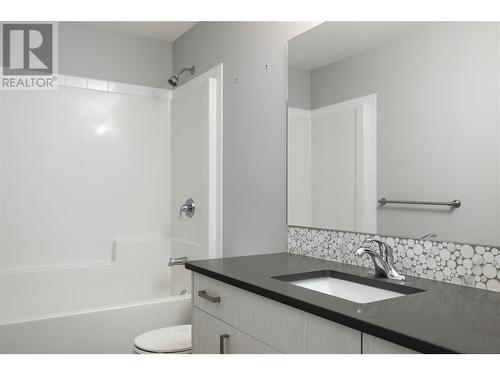 933 Mt. Robson Place Unit# 12, Vernon, BC - Indoor Photo Showing Bathroom