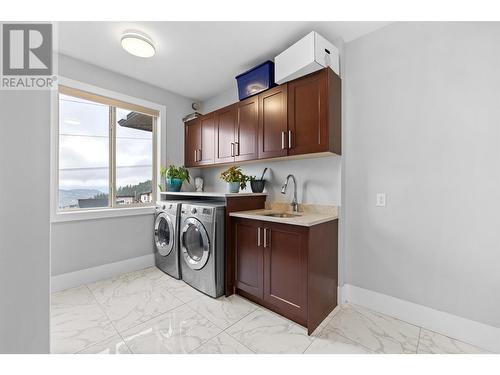 621 Barra Lane, Kelowna, BC - Indoor Photo Showing Laundry Room