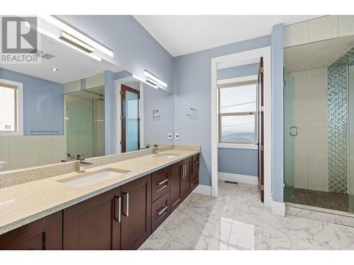 621 Barra Lane, Kelowna, BC - Indoor Photo Showing Bathroom