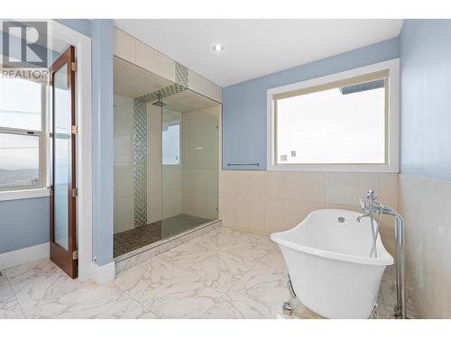 621 Barra Lane, Kelowna, BC - Indoor Photo Showing Bathroom