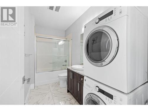 621 Barra Lane, Kelowna, BC - Indoor Photo Showing Laundry Room