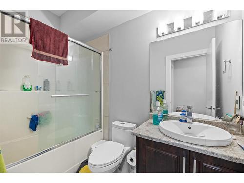 621 Barra Lane, Kelowna, BC - Indoor Photo Showing Bathroom