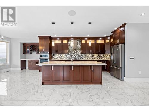 621 Barra Lane, Kelowna, BC - Indoor Photo Showing Kitchen With Upgraded Kitchen