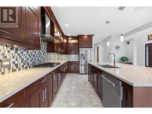 621 Barra Lane, Kelowna, BC - Indoor Photo Showing Kitchen With Double Sink With Upgraded Kitchen