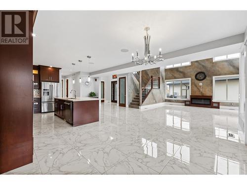 621 Barra Lane, Kelowna, BC - Indoor Photo Showing Kitchen