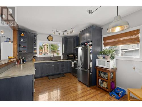 280 Ponto Road, Kelowna, BC - Indoor Photo Showing Kitchen