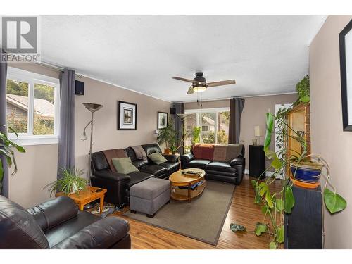 280 Ponto Road, Kelowna, BC - Indoor Photo Showing Living Room