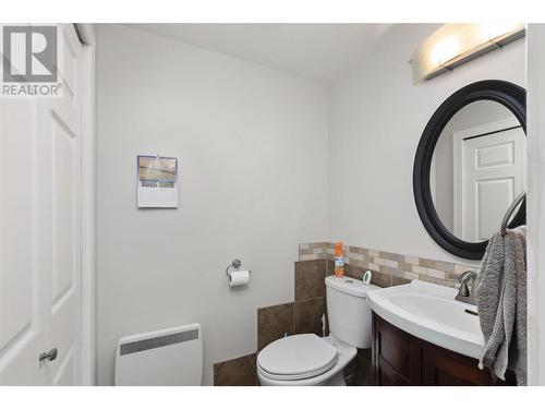 280 Ponto Road, Kelowna, BC - Indoor Photo Showing Bathroom