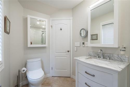 956 Lynden Road, Hamilton, ON - Indoor Photo Showing Bathroom
