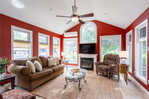 956 Lynden Road, Hamilton, ON - Indoor Photo Showing Living Room With Fireplace