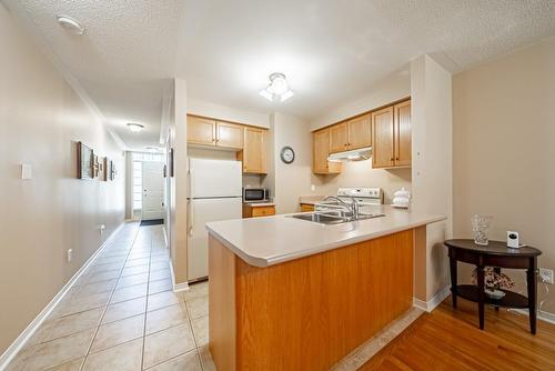 50 Rice Avenue|Unit #27, Hamilton, ON - Indoor Photo Showing Kitchen With Double Sink