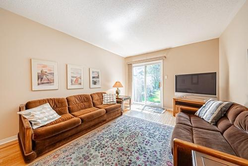 50 Rice Avenue|Unit #27, Hamilton, ON - Indoor Photo Showing Living Room