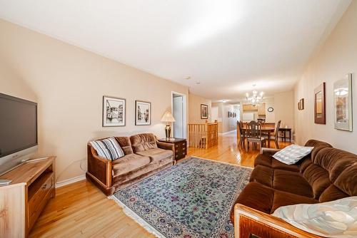 50 Rice Avenue|Unit #27, Hamilton, ON - Indoor Photo Showing Living Room