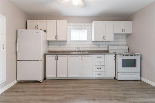 135 Mcanulty Boulevard, Hamilton, ON - Indoor Photo Showing Kitchen