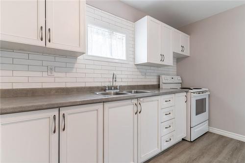 135 Mcanulty Boulevard, Hamilton, ON - Indoor Photo Showing Kitchen With Double Sink
