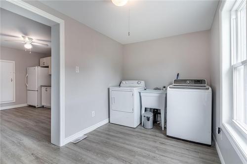 Laundry/mud room conveniently tucked beside kitchen - 135 Mcanulty Boulevard, Hamilton, ON - Indoor Photo Showing Laundry Room