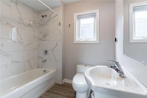Deep soaker tub! - 135 Mcanulty Boulevard, Hamilton, ON - Indoor Photo Showing Bathroom