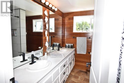 58502 Ootsa Hill Road, Burns Lake, BC - Indoor Photo Showing Bathroom