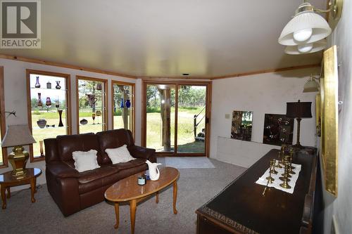 58502 Ootsa Hill Road, Burns Lake, BC - Indoor Photo Showing Living Room