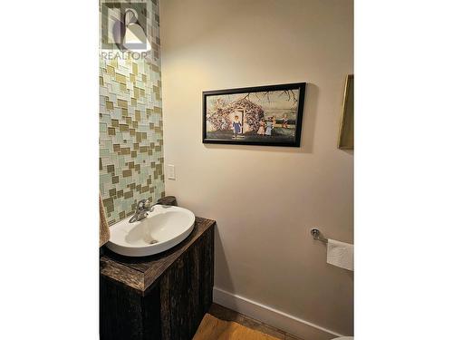 1404 16 Highway, Telkwa, BC - Indoor Photo Showing Bathroom