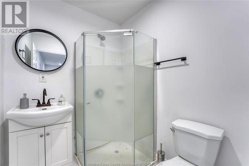 537 Marentette, Windsor, ON - Indoor Photo Showing Bathroom