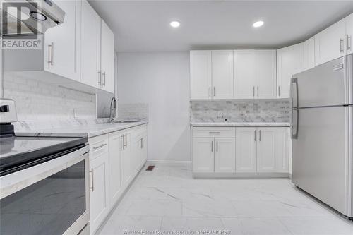 537 Marentette, Windsor, ON - Indoor Photo Showing Kitchen