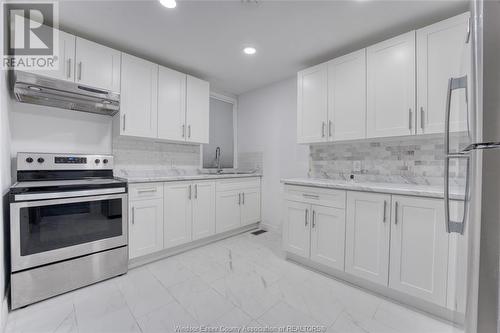 537 Marentette, Windsor, ON - Indoor Photo Showing Kitchen